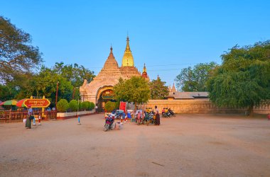 Ananda tapınağın giriş kapıları, Bagan, Myanmar