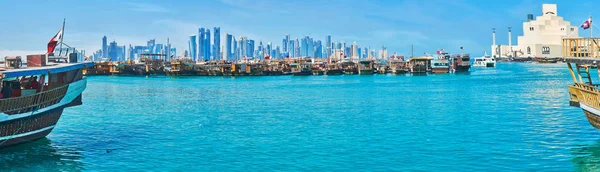 Panorama od Doha from the seaside promenade, Qatar — Stock Photo, Image