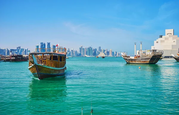 O dhow flutuante, Doha, Qatar — Fotografia de Stock