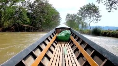 Kano gezisi boyunca Indein dar creek (Inn tein) Köyü, yeşil ormanlar arasında yer alan ve tarım Inle Gölü, Myanmar için bitişik toprakları.