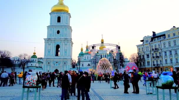 Kijów Ukraina Kwietnia 2018 Festiwal Wielkanocny Sofiyska Square Ludzie Cieszyć — Wideo stockowe