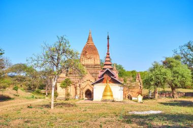 Tapınağın eski Bagan, Myanmar katıştırılmış pagoda ile