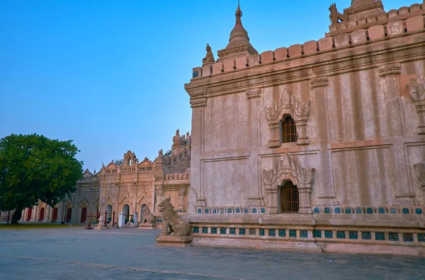 El atardecer en el templo de Bagan, Myanmar —  Fotos de Stock