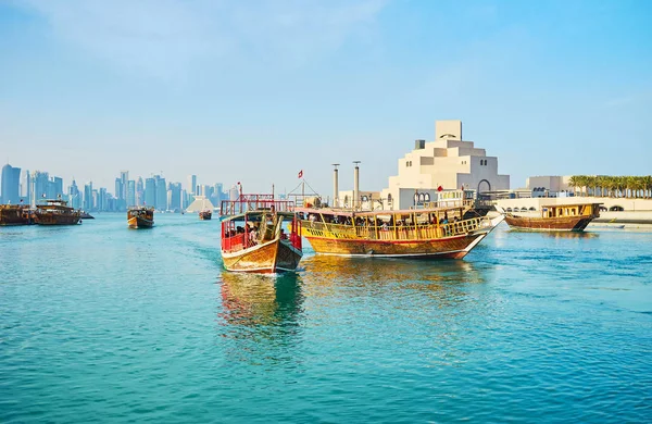 Viajes populares desde Doha harbor, Qatar — Foto de Stock