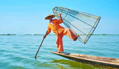 Inle Gölü, Myanmar üzerinde ustaca balıkçılar
