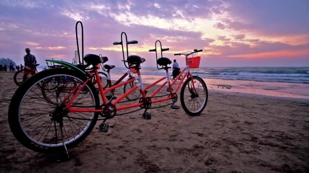 Chaung Tha Myanmar Março 2018 Ponto Aluguel Bicicletas Praia Baía — Vídeo de Stock