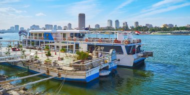 Kahire, Mısır Nil Nehri üzerinde sakin ol