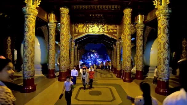 Yangon Mianmar Fevereiro 2018 Galeria Coberta Pagode Shwedagon East Gate — Vídeo de Stock