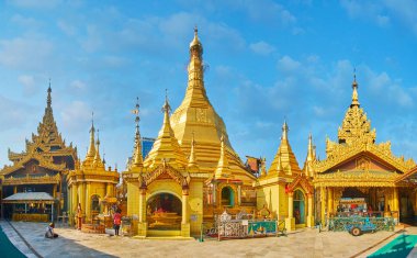 Sule Paya, Yangon, Myanmar türbelerinin arasında