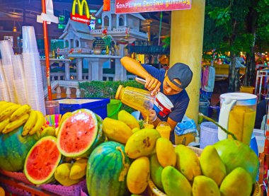 Banzaan Fresh Market 'teki meyve suyu barı, Patong, Phuket, Tayland