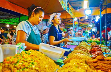 Banzaan Fresh Market, Patong, Phuket, T 'nin sokak yemekleri tezgahı.