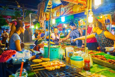 Banzaan Fresh Market, Patong, Phuket, Tayland 'daki sokak yiyecekleri