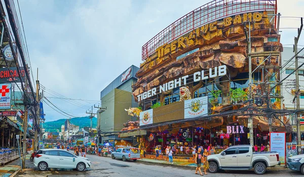 Turistické oblasti Bangla Road, Patong, Phuket, Thajsko — Stock fotografie