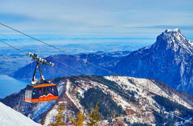 Modern hava kaldırma ile Alp manzarası, Feuerkogel Dağı, Ebensee