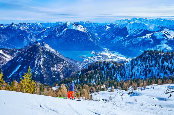 The skier on Feuerkogel Mount, Ebensee, Salzkammergut, Austria — Stock Photo, Image