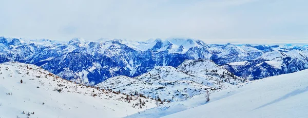 Foggy Alpine panorama, Feuerkogel mountain plateau, Ebensee, Sal — Stock Photo, Image