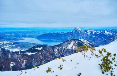 Alberfeldkogel Dağı 'ndan Ebensee, Salzkammergut, Aust' u izliyoruz.