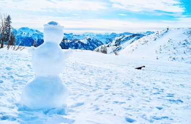Alplerde bir kardan adam, Feuerkogel Dağı, Ebensee, Salzkammergut, 
