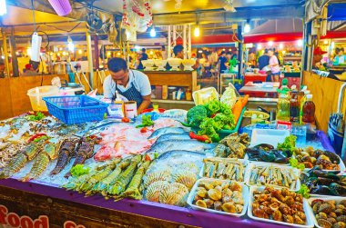 Bangla Market 'te taze deniz ürünleri, Patong, Phuket, Tayland 