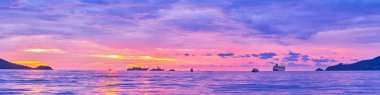Patong, Phuket, Tayland 'da inanılmaz bir gün batımı