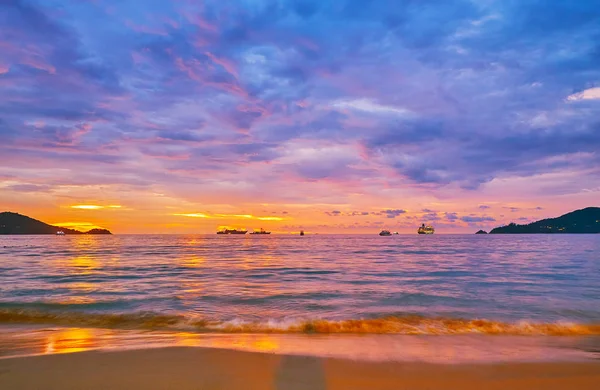 Wandel de getijden van Patong strand, Phuket, Thailand — Stockfoto