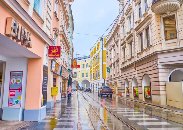 The central Kammerhofgasse street in Gmunden, Austria — Stock Photo, Image