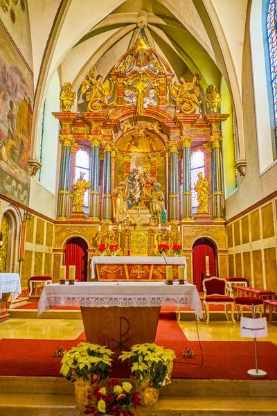 Ołtarz w kościele parafialnym w Gmunden, Austria — Zdjęcie stockowe