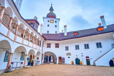 Schloss Ort kalesinin yüksek kulesi, Gmunden, Avusturya