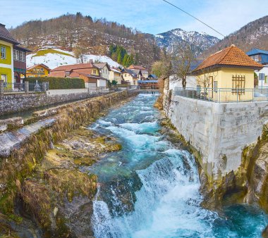 Ebensee 'deki tren nehri, Salzkammergut, Avusturya