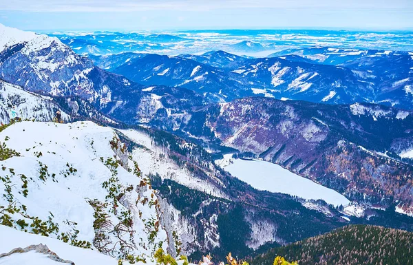 El lago Langbathsee congelado del Monte Alberfeldkogel, Salzkamme — Foto de Stock