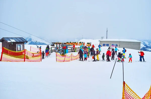 Das überfüllte Skigebiet, Feuerkogel, ebensee, salzkammergut, — Stockfoto