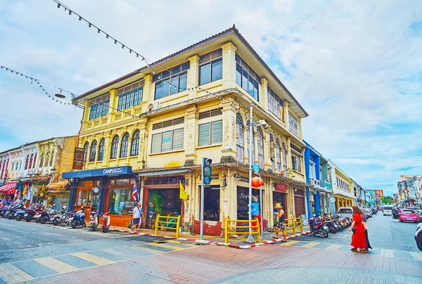 泰国普吉Thalang路的街角豪宅 — 图库照片