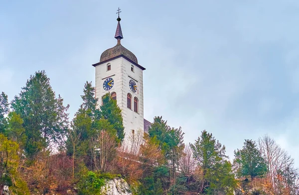 The high bell tower of Johannesbergkapelle, Traunkirchen, Austri — Stock Photo, Image