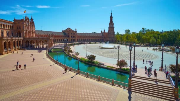 2019年10月2日 西班牙塞维利亚 西班牙埃斯帕纳广场 Plaza Espana 西班牙广场 的建筑组合 10月2日在塞维利亚拥有壮观的建筑 狭窄的半圆形运河 有船只和喷泉 — 图库视频影像