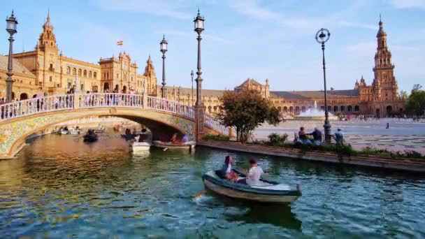 Seville Spanya Ekim 2019 Küçük Tekneler Yürüyen Insanlar Endülüs Stili — Stok video