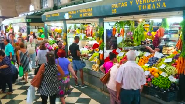 2019年9月20日 西班牙Jerez Mercado Central Abastos Sentral Abastos Market 食品杂货店在Jerez的小摊位上出售大量新鲜水果和蔬菜 — 图库视频影像