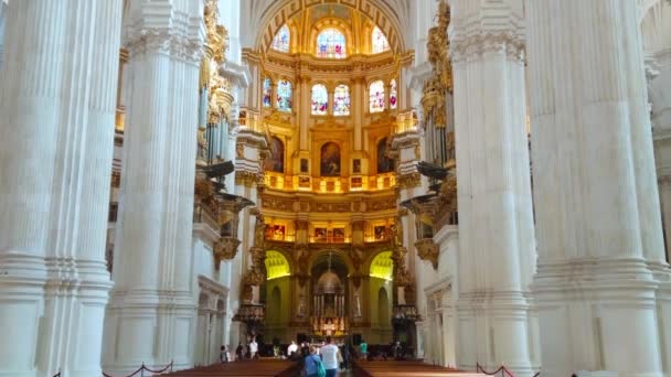 Granada Spanien September 2019 Den Monumentala Bönehallen Medeltida Inkarnationskatedralen Med — Stockvideo