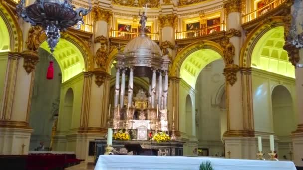 Granada Spanien September 2019 Det Vertikala Panoramat Capilla Mayor Huvudkapellet — Stockvideo