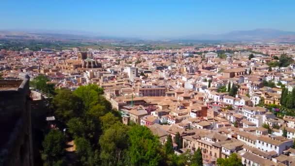 Alhambra Nın Duvarlarından Granada Nın Kırmızı Çatılarının Keyfini Çıkarın Tarihi — Stok video