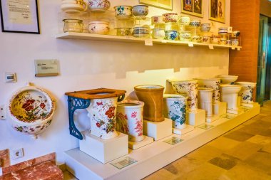 Avusturya 'nın Gmunden kentindeki seramik hijyenik sergi.