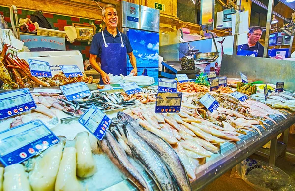 Киоски на рынке Абастос, Херес, Испания — стоковое фото