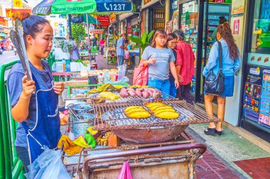 Bangkok, Tayland Çin Mahallesi 'ndeki kızarmış muzlar.