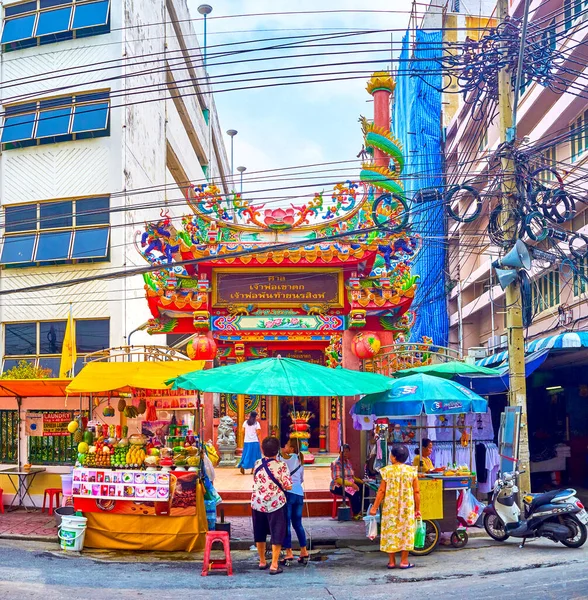 타이, 방콕의 오래 된 거리에 있는 중국 신사 — 스톡 사진
