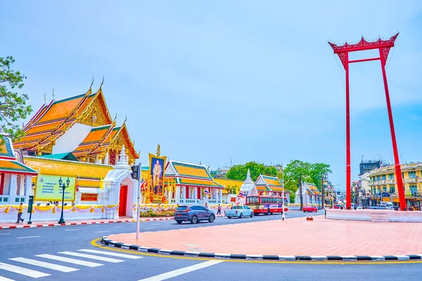 Thepwararam temple and the Giant Wing, Bangkok, Tailândia — Fotografia de Stock