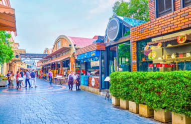 Asya 'daki restoranların olduğu cadde nehir kıyısındaki alışveriş merkezi, Ba