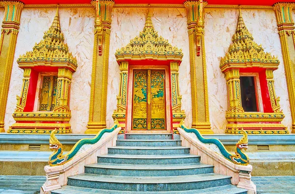 The entrance door of Wat Chalong Chedi, Chalong, Phuket, Thailan — Stock Photo, Image