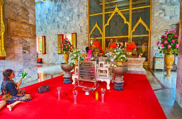 Interior of Wat Chalong temple, Chalong, Phuket, Thailand — Stok fotoğraf