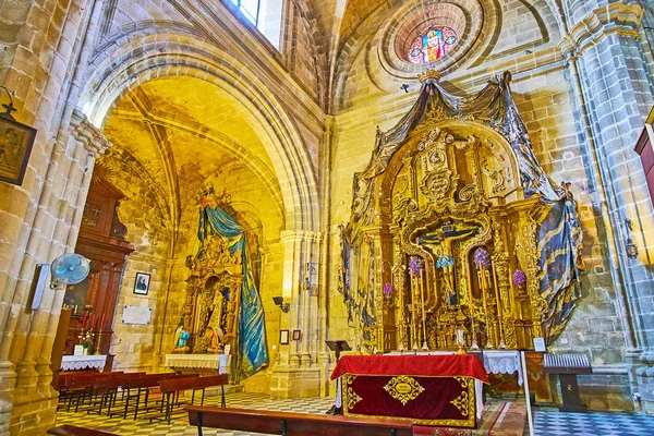Retablo Cristo de la Viga en la Catedral del Santo Salvador, Jerez, S —  Fotos de Stock