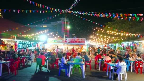 泰国巴东 2019年5月1日 在巴东 晚上参观Otop市场 享受喧闹的美食场 有许多摊位和小咖啡馆 提供各种口味的菜肴和饮料 — 图库视频影像