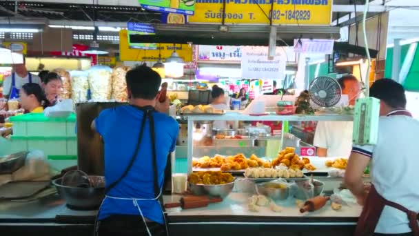 Chiang Mai Tailandia Mayo 2019 Pequeña Cocina Puesto Del Mercado — Vídeo de stock